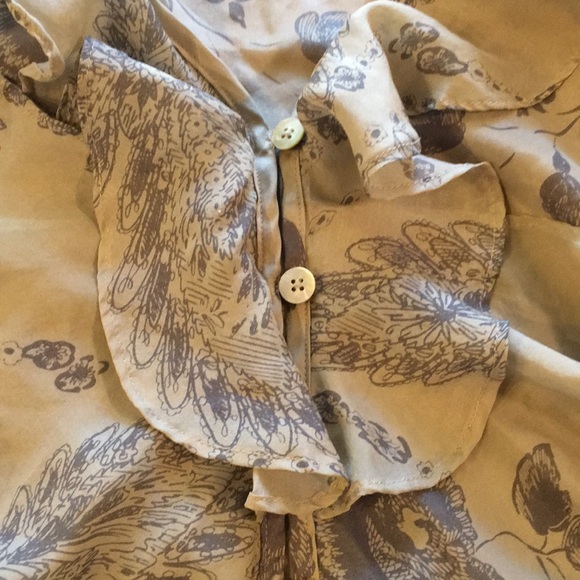 100% Silk Cabi Sleeveless Top With Ruffle - Picture 3 of 7